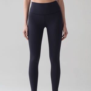 Lululemon -- Midnight Navy Wunder Under Leggings; Size 6, 28 inch inseam